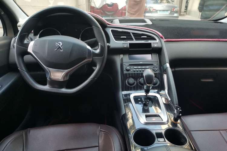 Used Peugeot 3008 2015 2.0L Automatic Classic Edition Center Console