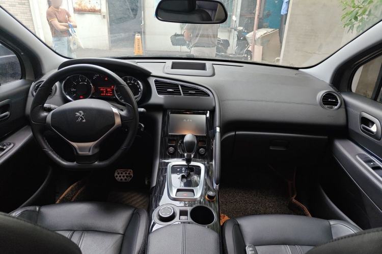 Used Peugeot 3008 2015 1.6THP Automatic Prestige Edition Center Console
