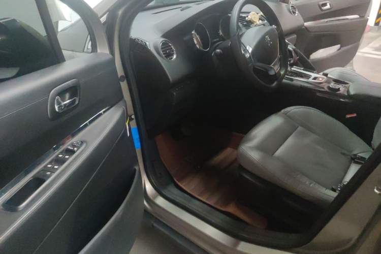 Used Peugeot 3008 2015 1.6THP Automatic Classic Edition Driver Seat