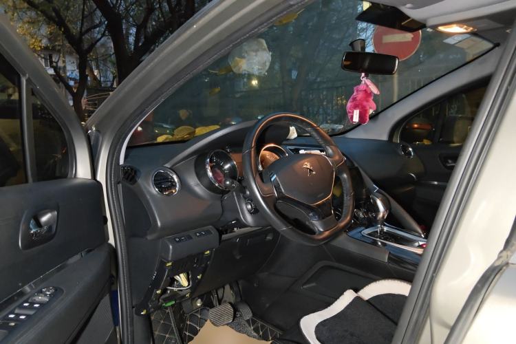Used Peugeot 3008 2015 2.0L Automatic Trend Edition Driver Seat