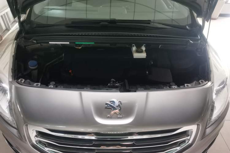 Used Peugeot 3008 2015 2.0L Automatic Classic Edition Engine Bay