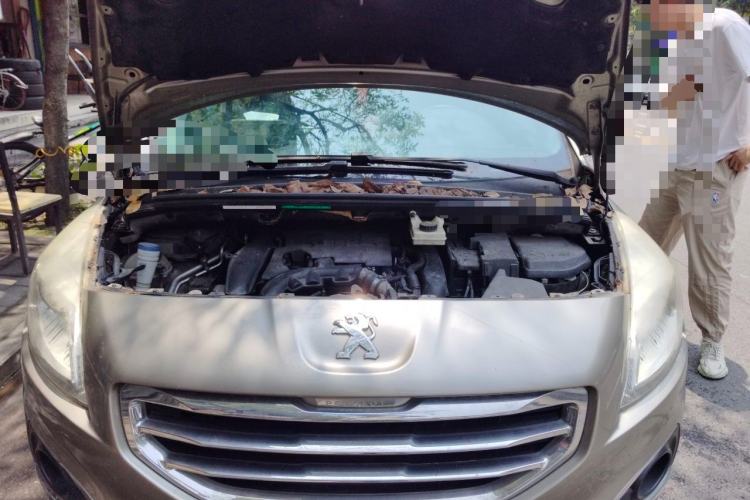 Used Peugeot 3008 2015 1.6THP Automatic Classic Edition Engine Bay