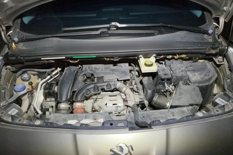Used Peugeot 3008 2015 1.6THP Automatic Classic Edition Engine Bay