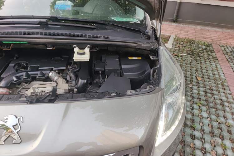 Used Peugeot 3008 2015 1.6THP Automatic Trend Edition Engine Bay Left
