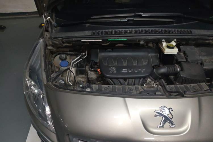 Used Peugeot 3008 2015 2.0L Automatic Trend Edition Engine Bay Right