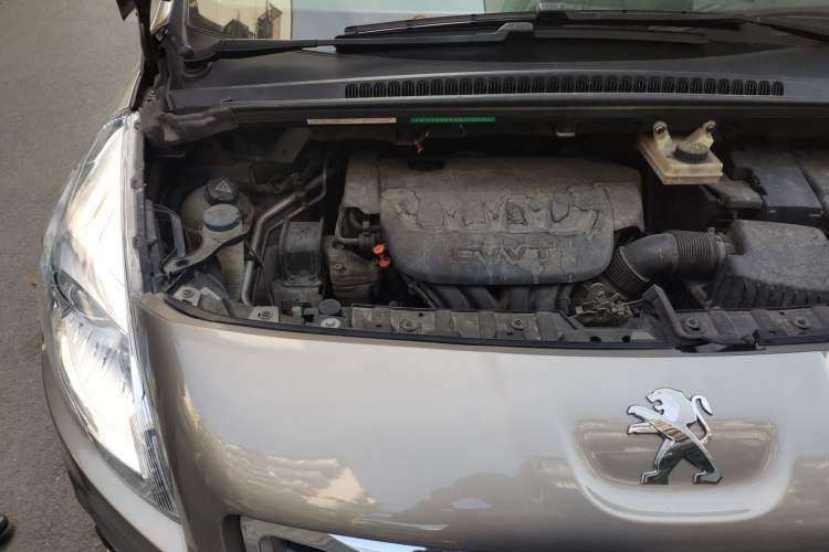 Used Peugeot 3008 2015 2.0L Automatic Classic Edition Engine Bay Right