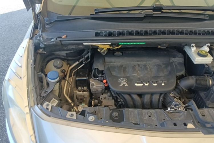 Used Peugeot 3008 2015 2.0L Automatic Trend Edition Engine Bay Right