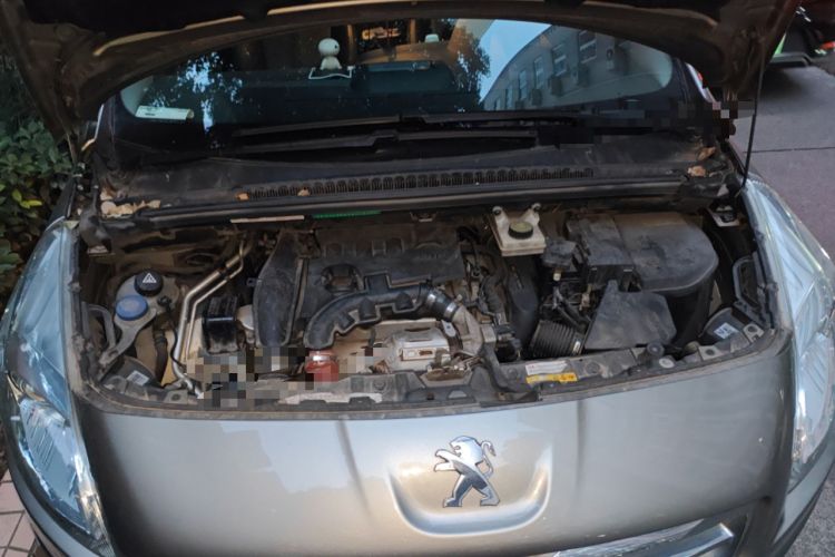 Used Peugeot 3008 2015 1.6THP Automatic Trend Edition Engine Bay