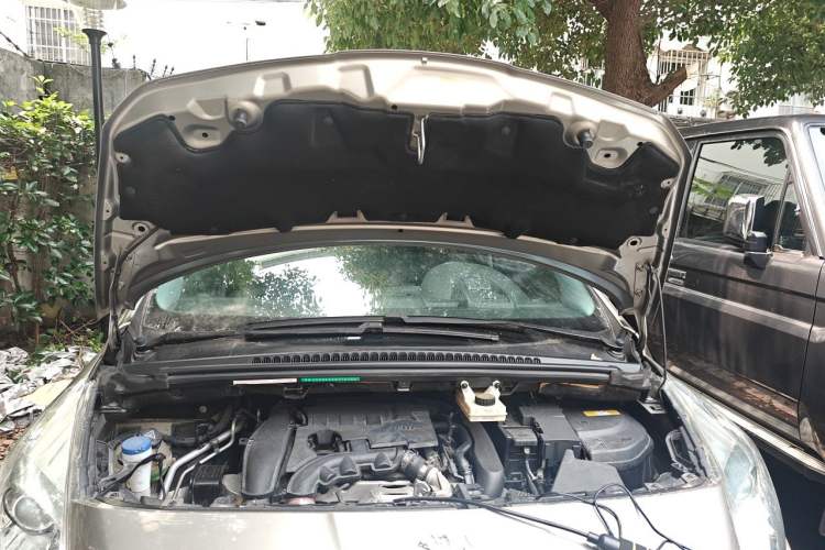Used Peugeot 3008 2015 1.6THP Automatic Prestige Edition Engine Bay