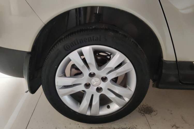 Used Peugeot 3008 2015 2.0L Automatic Classic Edition Exterior 8