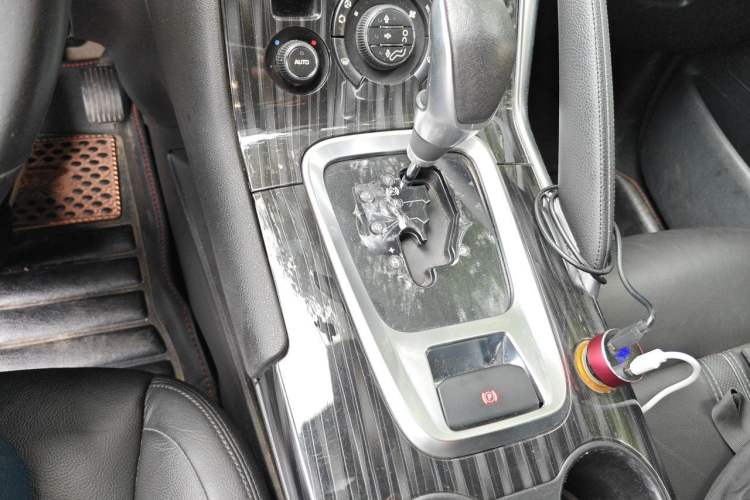Used Peugeot 3008 2015 2.0L Automatic Trend Edition Gear Lever