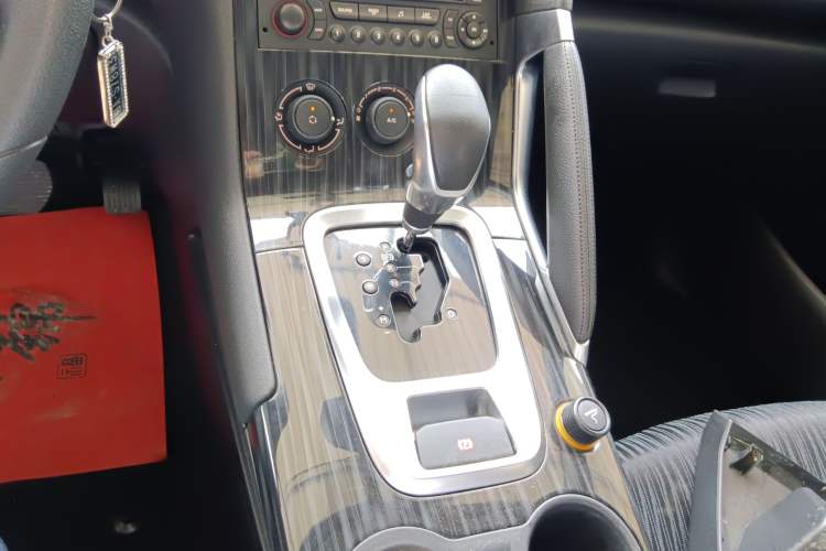 Used Peugeot 3008 2015 1.6THP Automatic Classic Edition Gear Lever