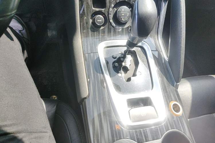 Used Peugeot 3008 2015 1.6THP Automatic Trend Edition Gear Lever