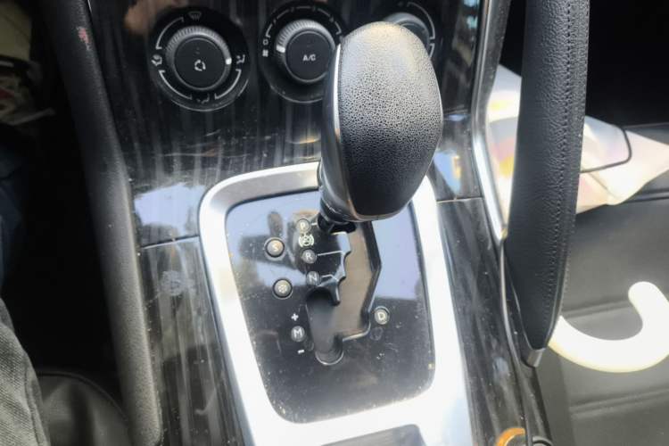 Used Peugeot 3008 2015 2.0L Automatic Classic Edition Gear Lever