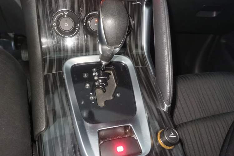 Used Peugeot 3008 2015 2.0L Automatic Classic Edition Gear Lever