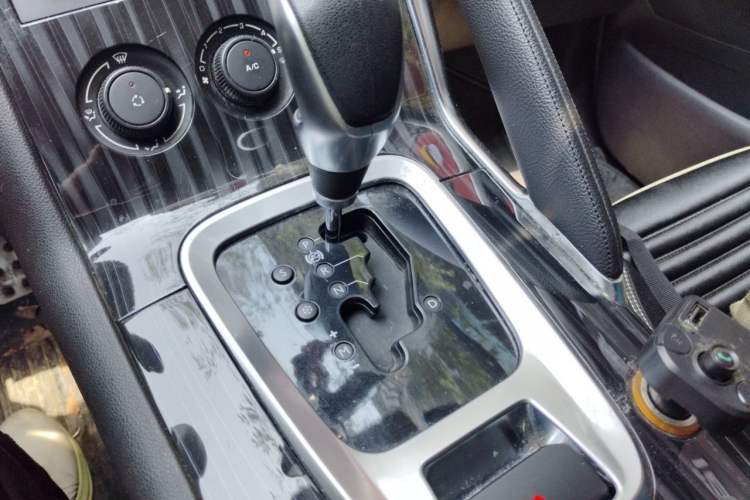 Used Peugeot 3008 2015 1.6THP Automatic Classic Edition Gear Lever
