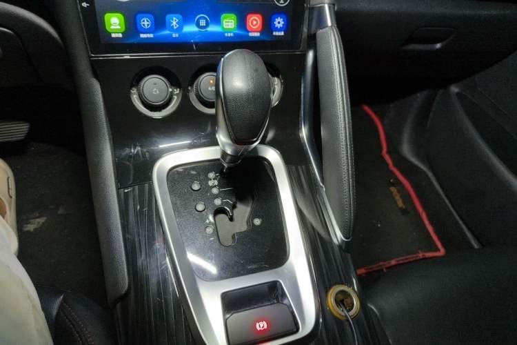 Used Peugeot 3008 2015 1.6THP Automatic Classic Edition Gear Lever