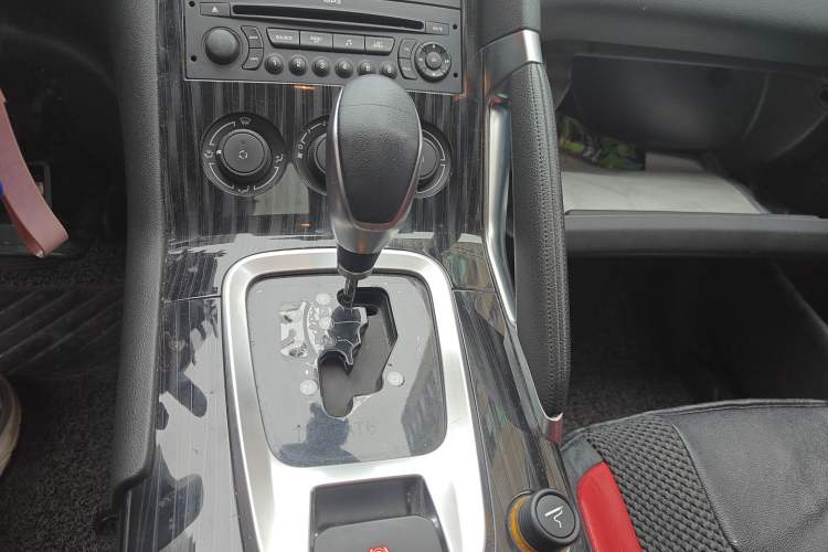 Used Peugeot 3008 2015 2.0L Automatic Classic Edition Gear Lever
