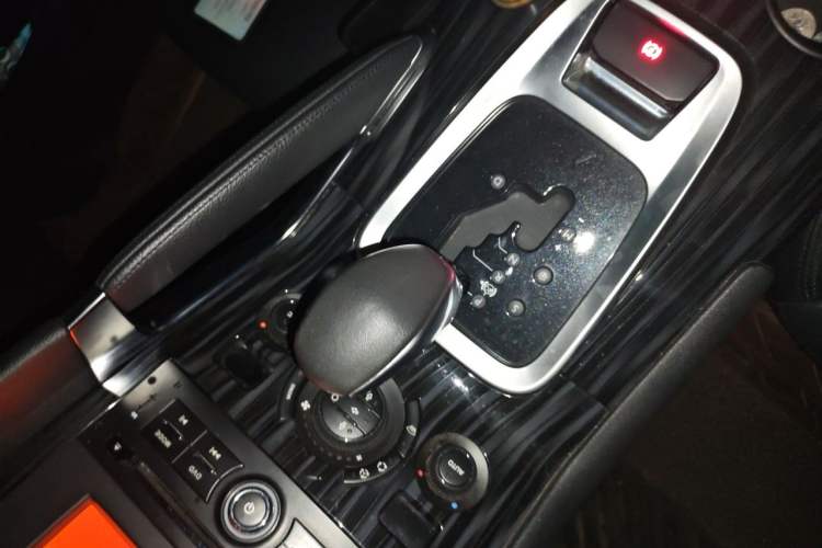 Used Peugeot 3008 2015 2.0L Automatic Trend Edition Gear Lever