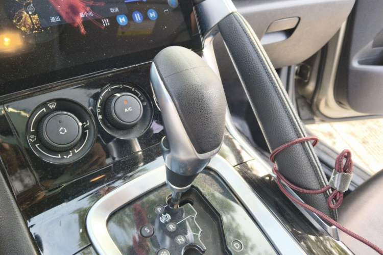 Used Peugeot 3008 2015 2.0L Automatic Classic Edition Gear Lever