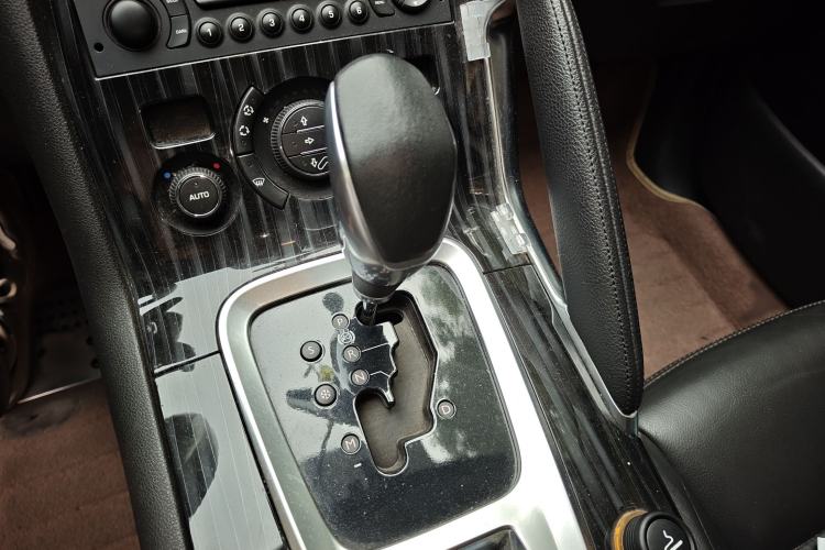 Used Peugeot 3008 2015 1.6THP Automatic Trend Edition Gear Lever