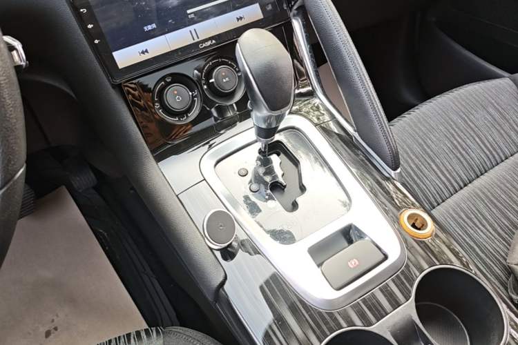 Used Peugeot 3008 2015 2.0L Automatic Classic Edition Gear Lever