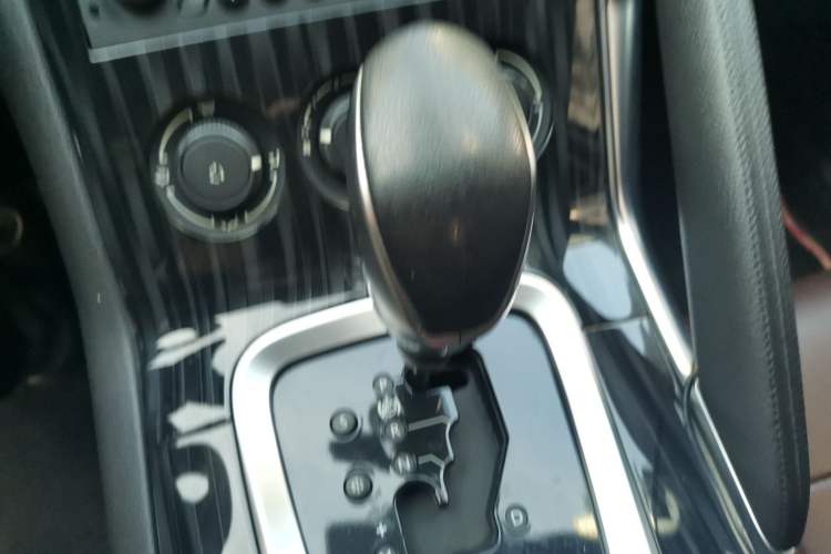Used Peugeot 3008 2015 2.0L Automatic Classic Edition Gear Lever