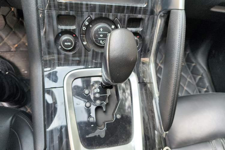 Used Peugeot 3008 2015 1.6THP Automatic Prestige Edition Gear Lever