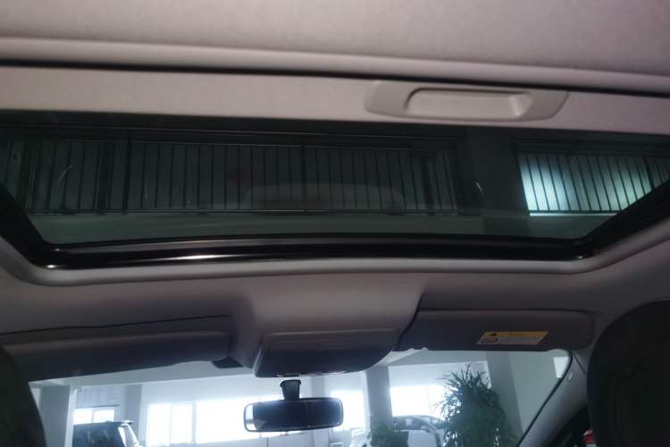 Used Peugeot 3008 2015 2.0L Automatic Classic Edition Headliner