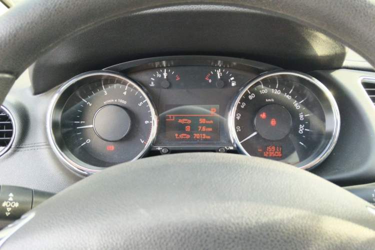 Used Peugeot 3008 2015 2.0L Automatic Classic Edition Instrument Cluster