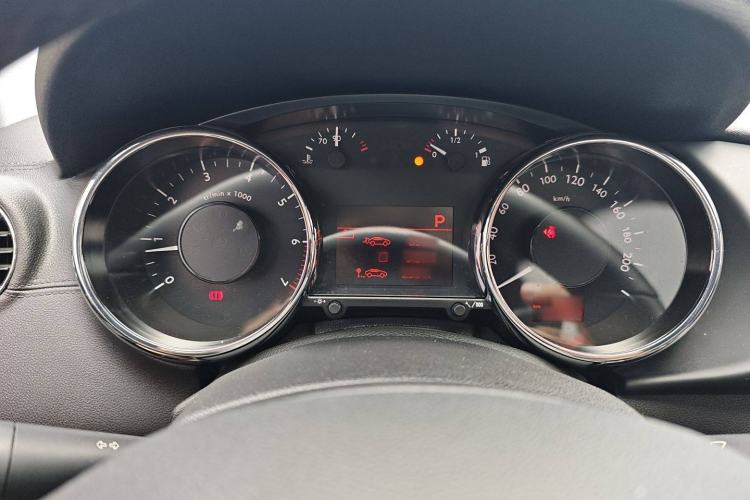 Used Peugeot 3008 2015 2.0L Automatic Trend Edition Interior 10