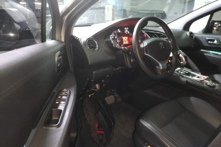 Used Peugeot 3008 2015 1.6THP Automatic Prestige Edition Interior 3