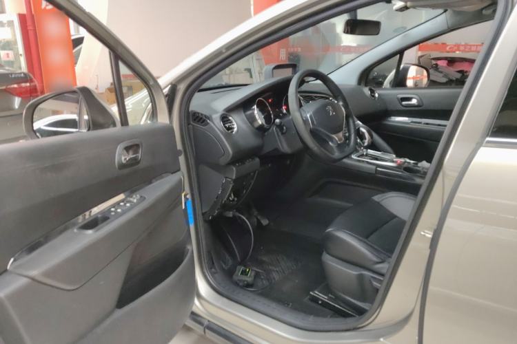 Used Peugeot 3008 2015 2.0L Automatic Classic Edition Interior 3