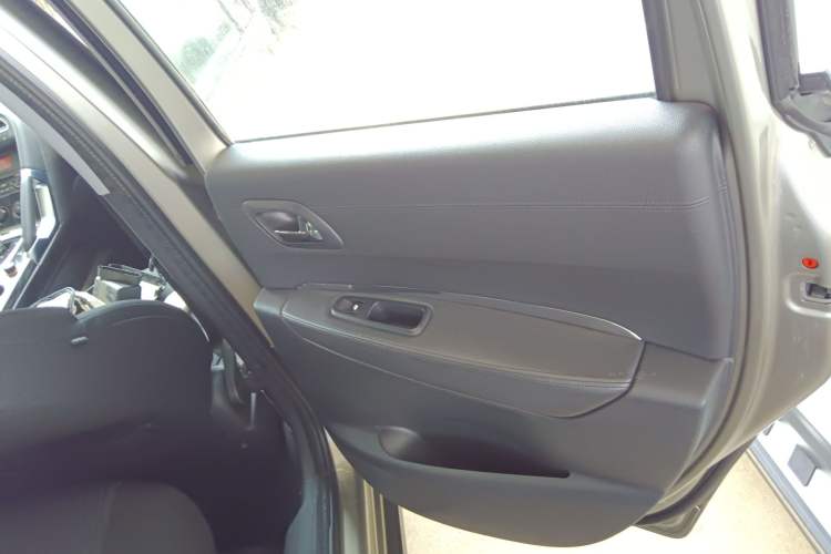 Used Peugeot 3008 2015 1.6THP Automatic Classic Edition Interior 6