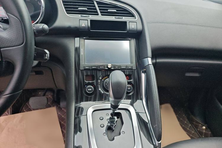 Used Peugeot 3008 2015 2.0L Automatic Trend Edition Interior 6