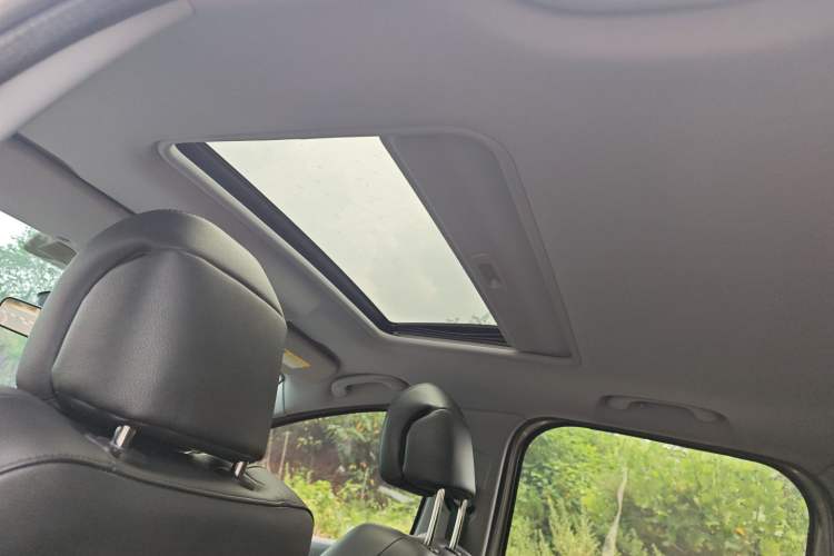Used Peugeot 3008 2015 2.0L Automatic Trend Edition Interior 7