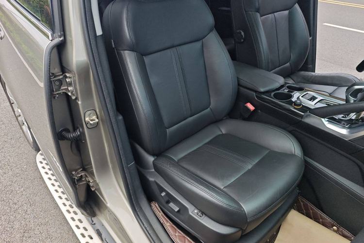 Used Peugeot 3008 2015 2.0L Automatic Trend Edition Interior 9