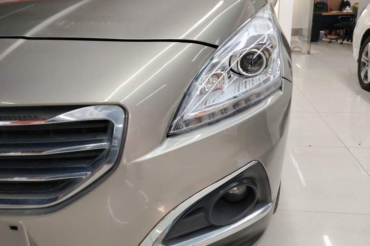 Used Peugeot 3008 2015 2.0L Automatic Classic Edition Left Front Headlight