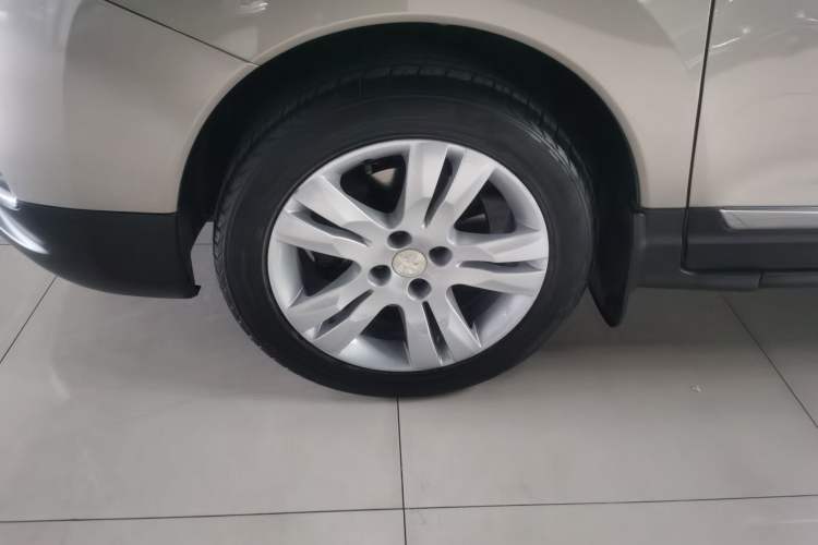 Used Peugeot 3008 2015 2.0L Automatic Classic Edition Left Front Wheel Hub