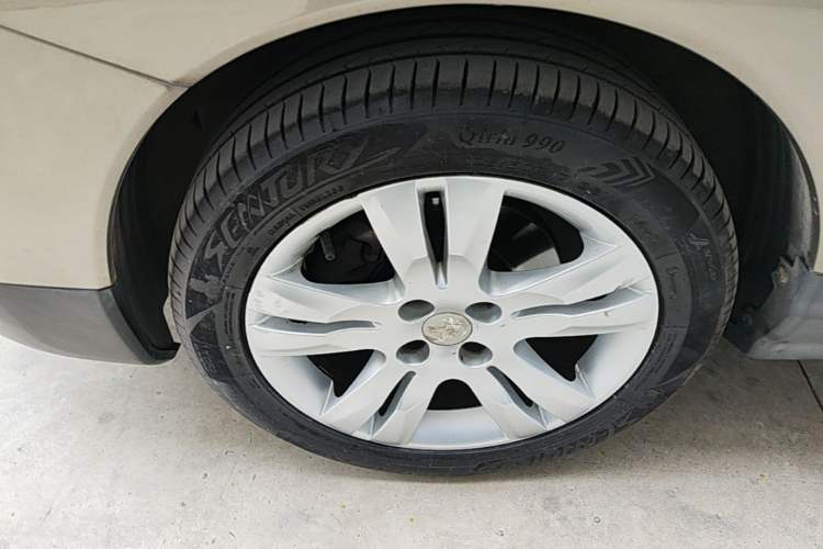 Used Peugeot 3008 2015 1.6THP Automatic Trend Edition Left Front Wheel Hub