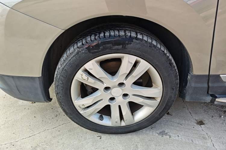 Used Peugeot 3008 2015 2.0L Automatic Classic Edition Left Front Wheel Hub