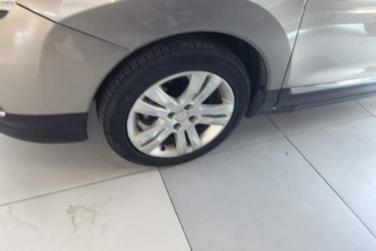Used Peugeot 3008 2015 1.6THP Automatic Classic Edition Left Front Wheel Hub