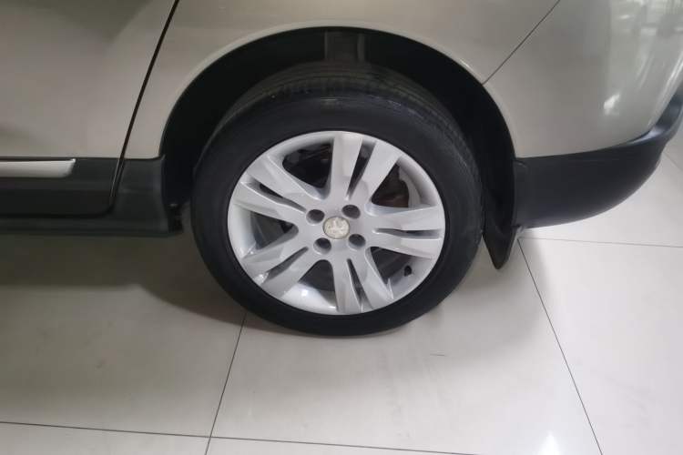 Used Peugeot 3008 2015 2.0L Automatic Classic Edition Left Rear Wheel Hub