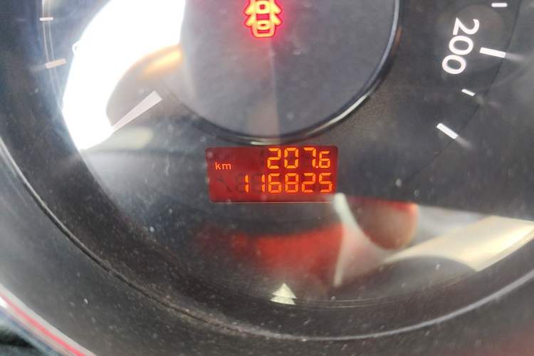 Used Peugeot 3008 2015 1.6THP Automatic Trend Edition Odometer Close Up