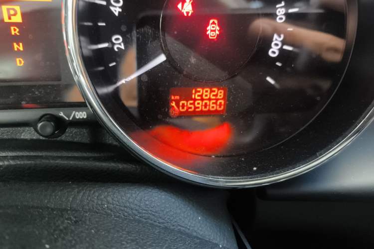 Used Peugeot 3008 2015 2.0L Automatic Classic Edition Odometer Close Up