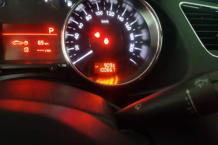 Used Peugeot 3008 2015 2.0L Automatic Classic Edition Odometer Close Up