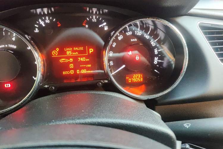 Used Peugeot 3008 2015 1.6THP Automatic Trend Edition Odometer Close Up