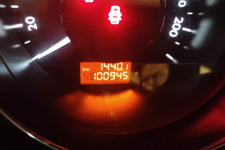 Used Peugeot 3008 2015 2.0L Automatic Trend Edition Odometer Close Up
