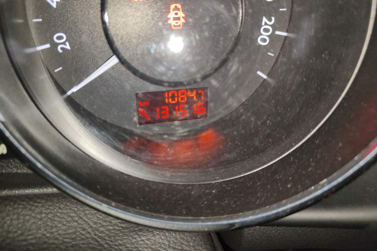 Used Peugeot 3008 2015 2.0L Automatic Trend Edition Odometer Close Up