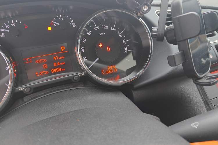 Used Peugeot 3008 2015 2.0L Automatic Classic Edition Odometer Close Up